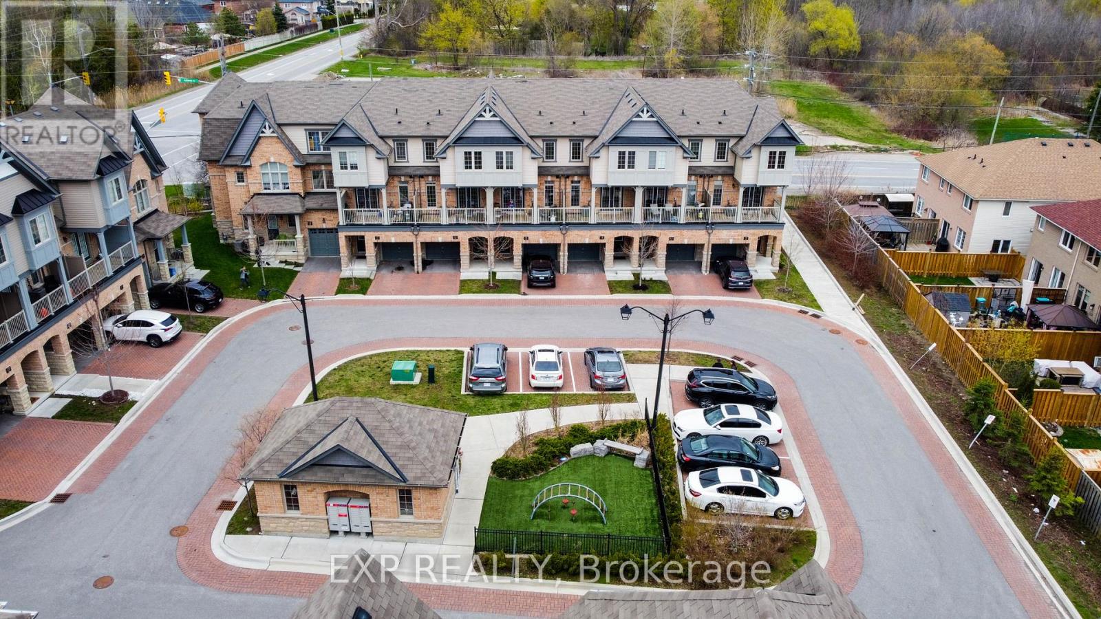14 - 285 FINCH AVENUE=null