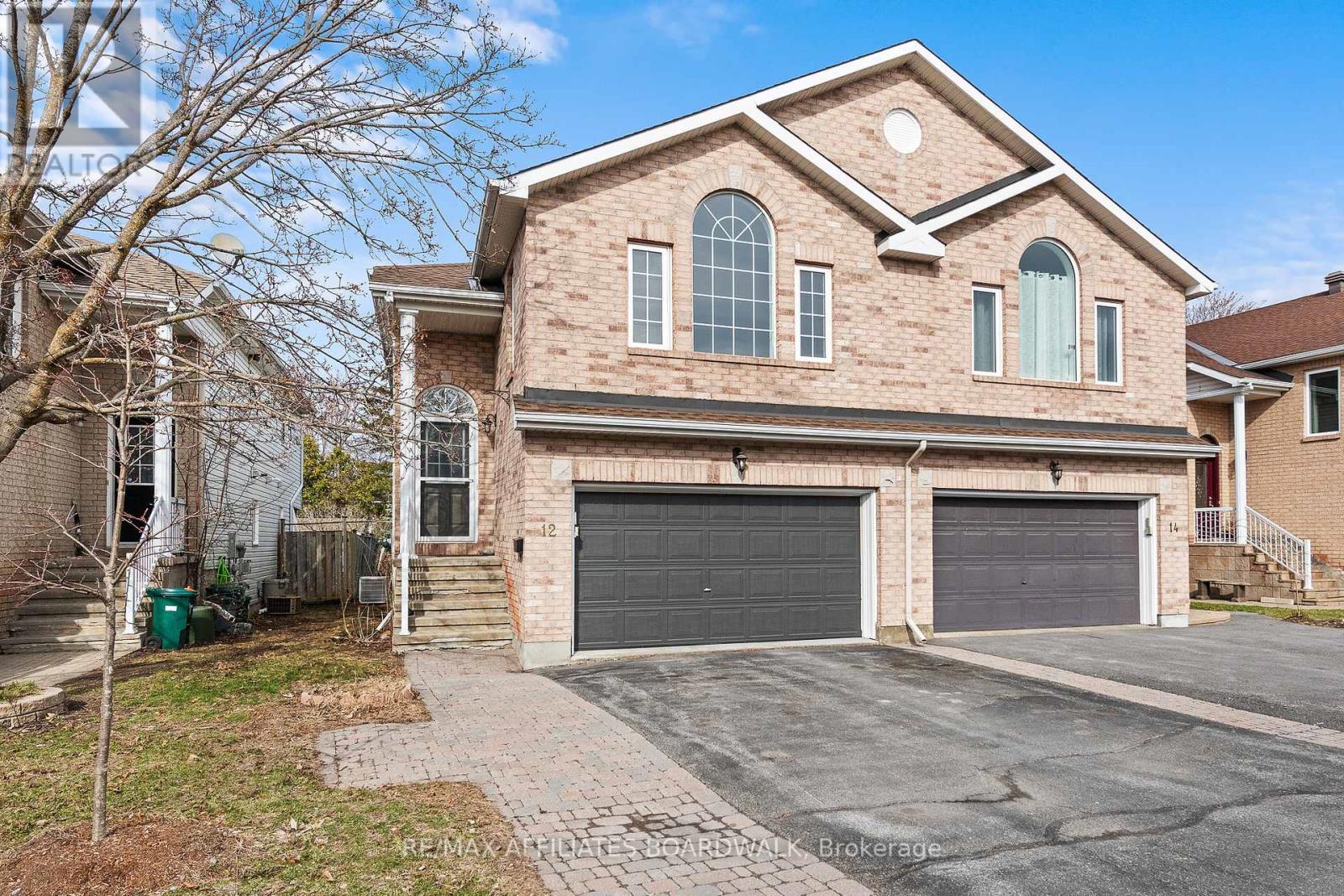 12 CASTLE GLEN CRESCENT=null